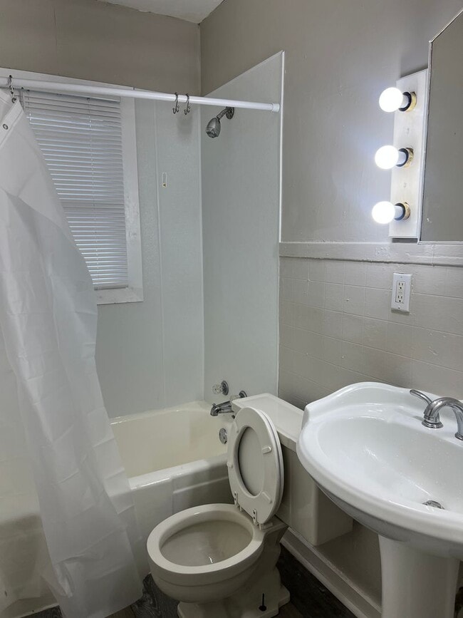 Foto del edificio - 235 N Oakland Ave