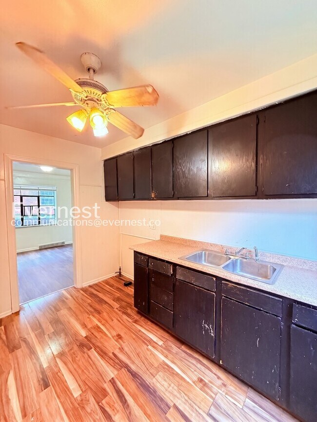 Foto del edificio - 10314 Greensboro St