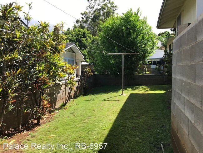 Building Photo - 3 br, 1 bath House - 2706 Pamoa Road