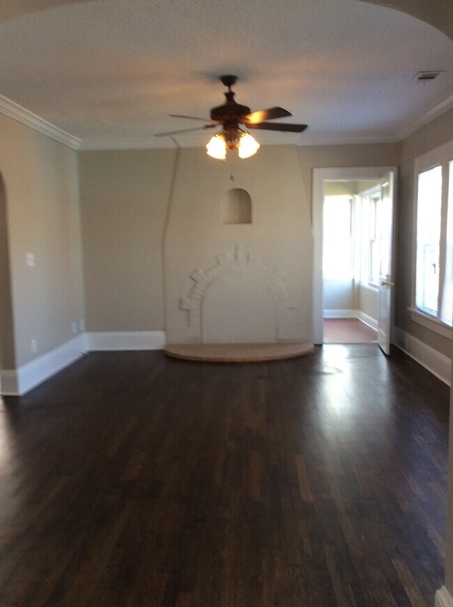 Building Photo - MUST SEE INSIDE! Beautifully renovated 2 b...