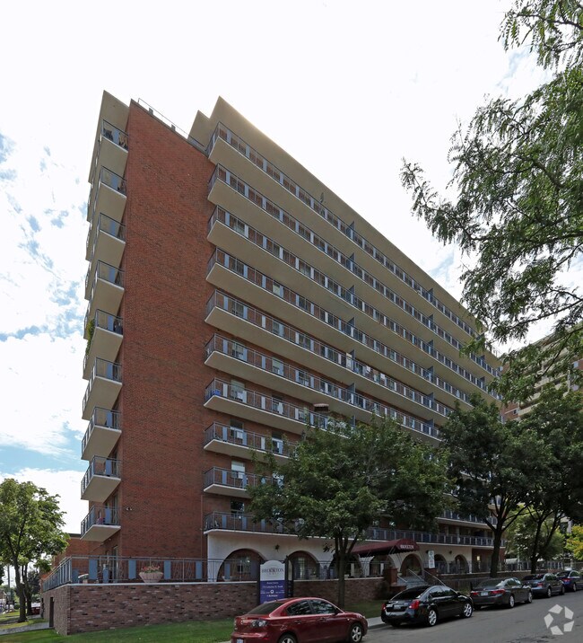 Photo du bâtiment - The Brockton Apartments