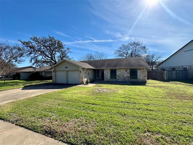 Building Photo - 5109 Summerset Trail