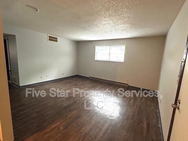 Building Photo - 2080 W Washington St
