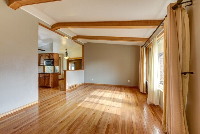 Foto del edificio - Great 4 Bedroom 3 Bath Home with 2 Car Garage and Covered Patio!