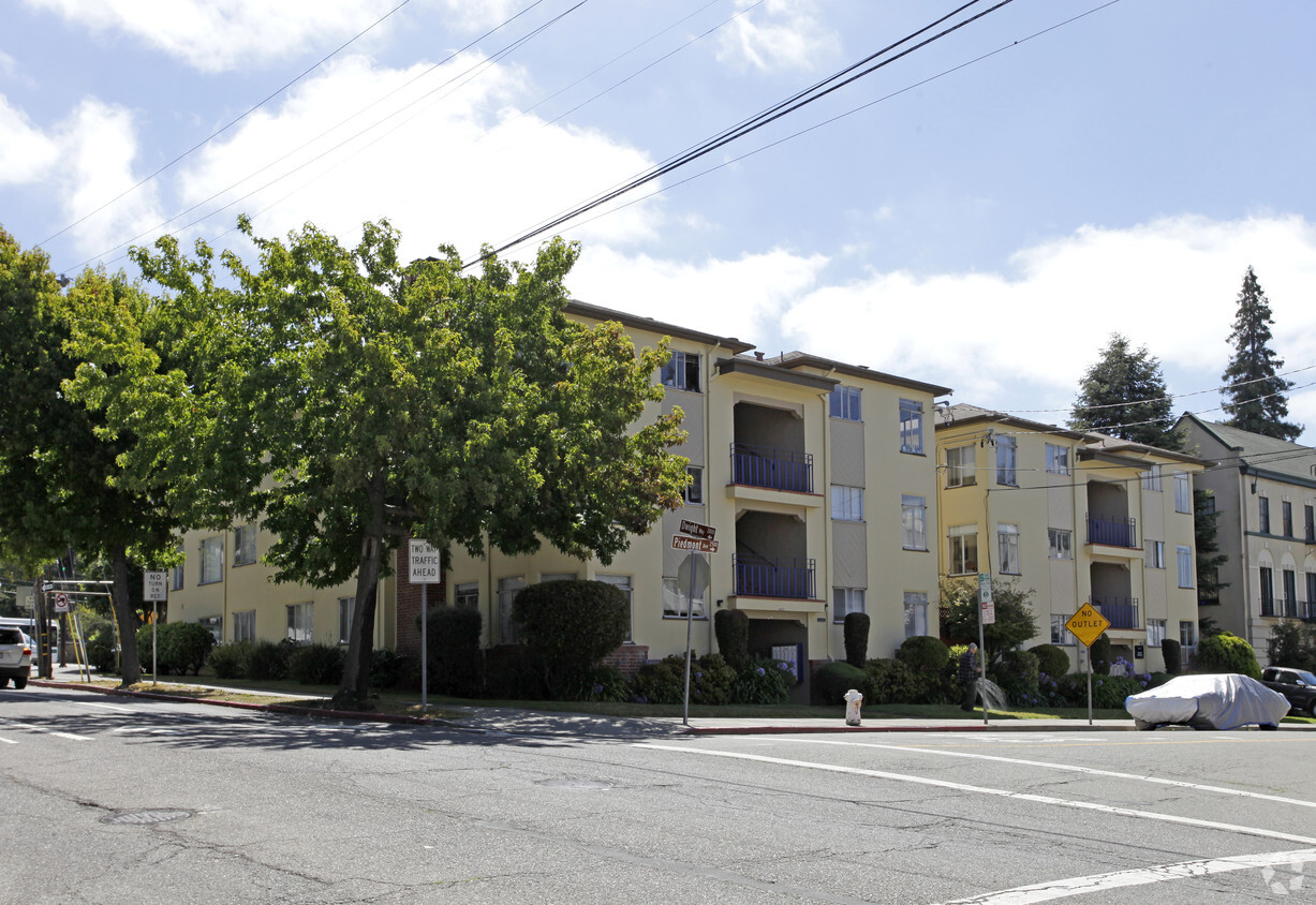 Building Photo - Vanguard Apartments