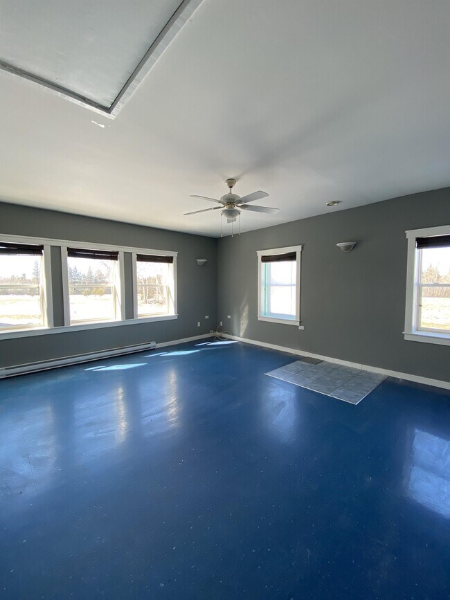 Building Photo - 1804 Chem. Saint-Ignace Station