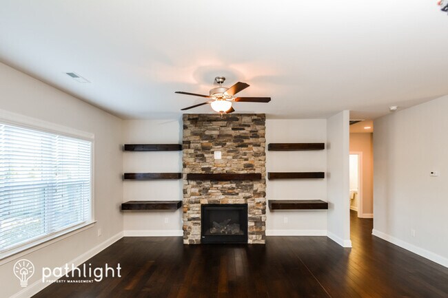 Building Photo - 2008 Temple Hills Way, Fuquay Varina, NC, ...