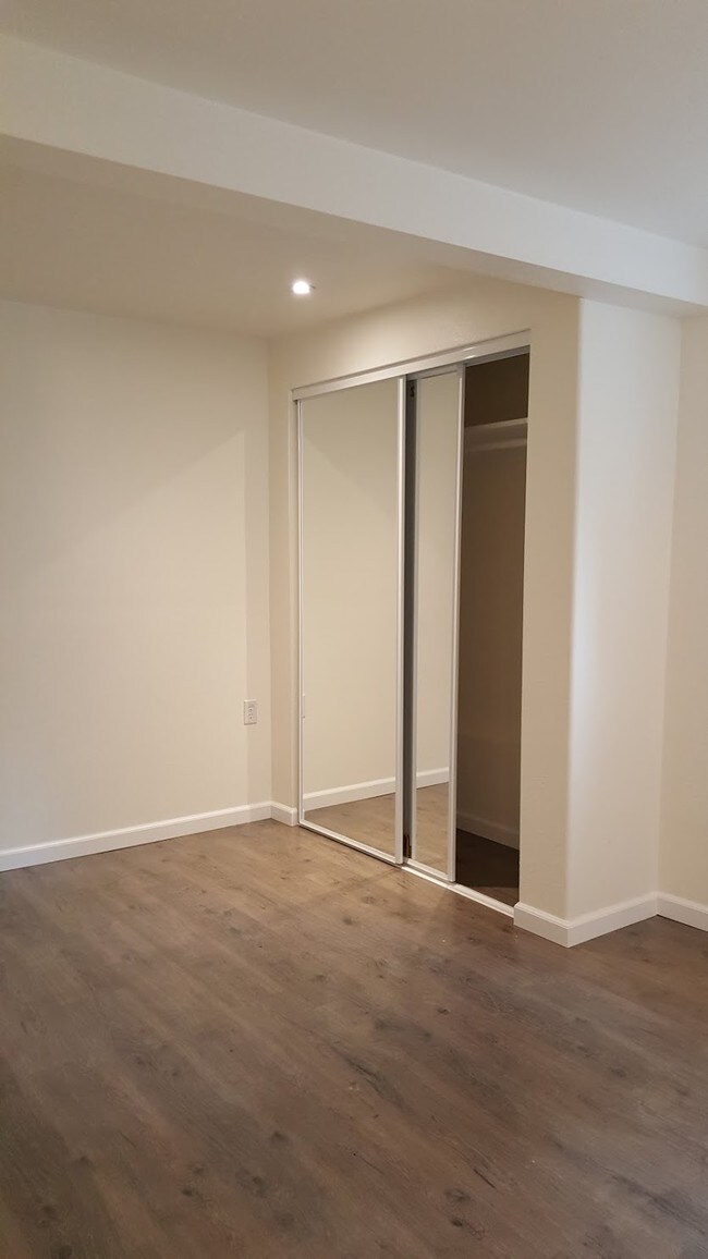 Foto del edificio - 2821 Bellevue Way SE