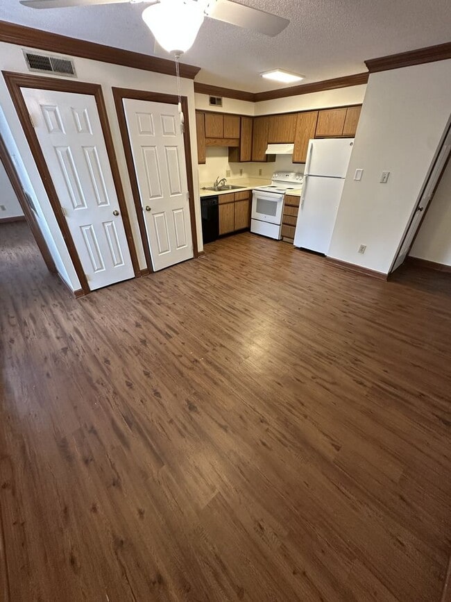 Building Photo - 1 Bedroom 1 Bathroom Condo!