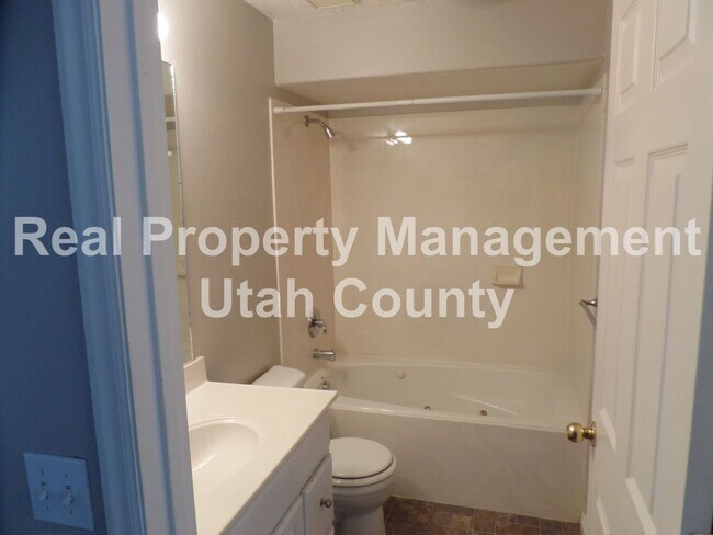 Foto del edificio - Darling Condo available mid April