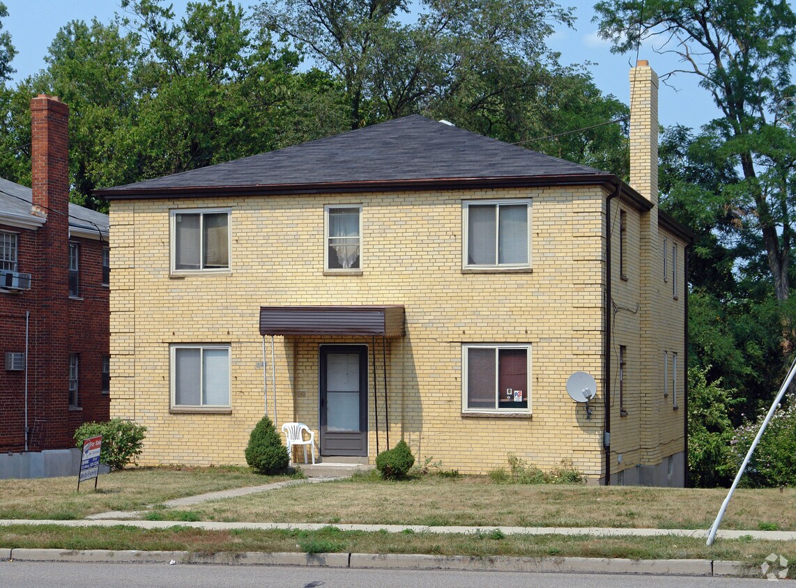 Primary Photo - 3144 Queen City Ave