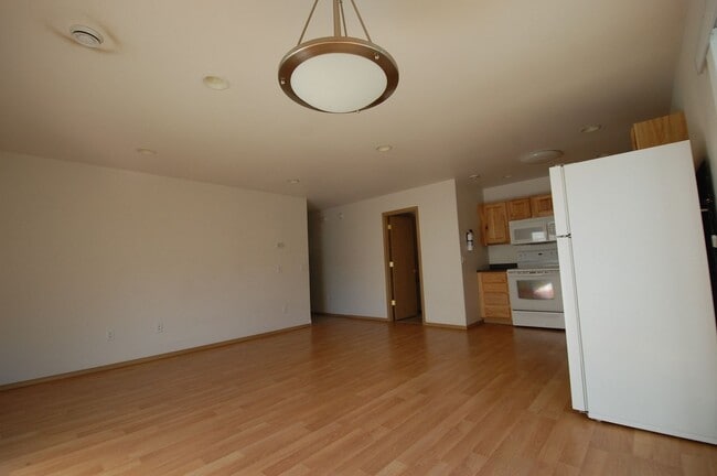 Building Photo - 4761 Glasgow Dr