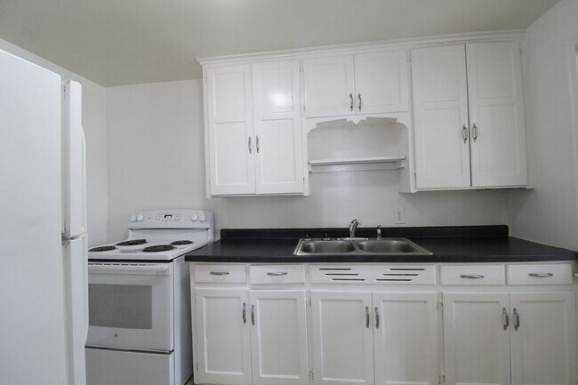 Foto del edificio - 1 Bedroom 1 Bath Duplex in Navy Hill Area ...