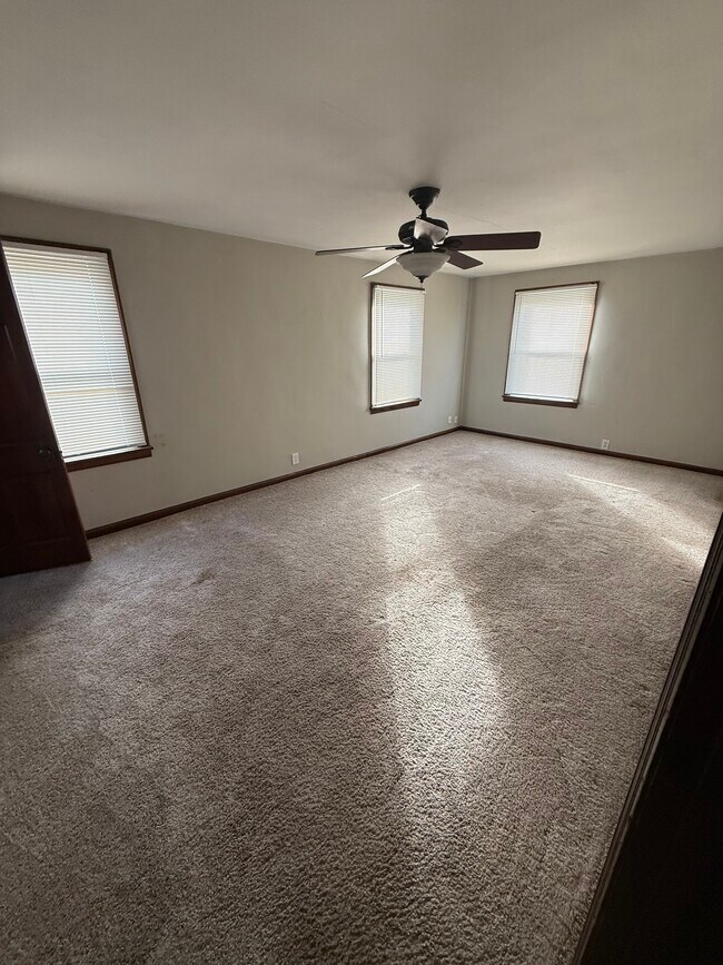 Foto del edificio - 2123 Linden Rd