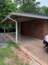 Building Photo - 1022 N Pine St