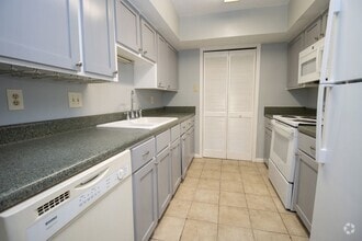 Building Photo - 3001 Village Creek Dr