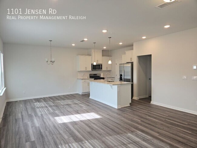 Building Photo - 1101 Jensen Rd-