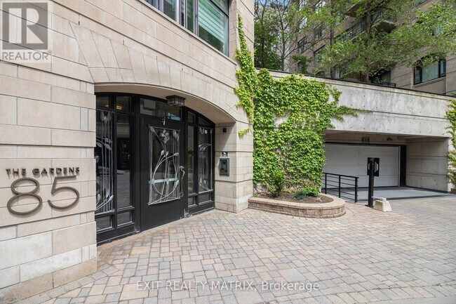 Photo du bâtiment - 85 Bronson Ave