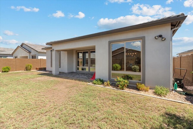 Building Photo - 10128 E Supernova Dr