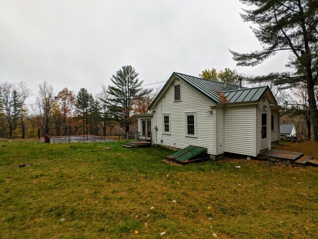 Building Photo - 169 Range Rd