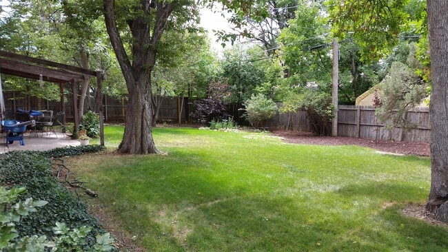 Building Photo - 583 Nile St