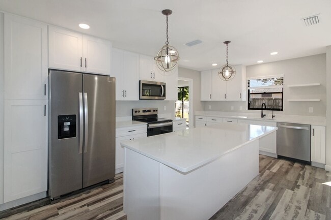 Building Photo - South Venice Annual Home for Rent