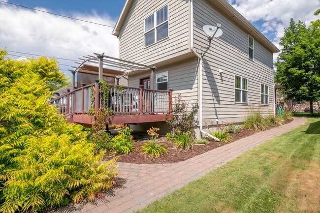 Foto del edificio - 1017 Poplar St