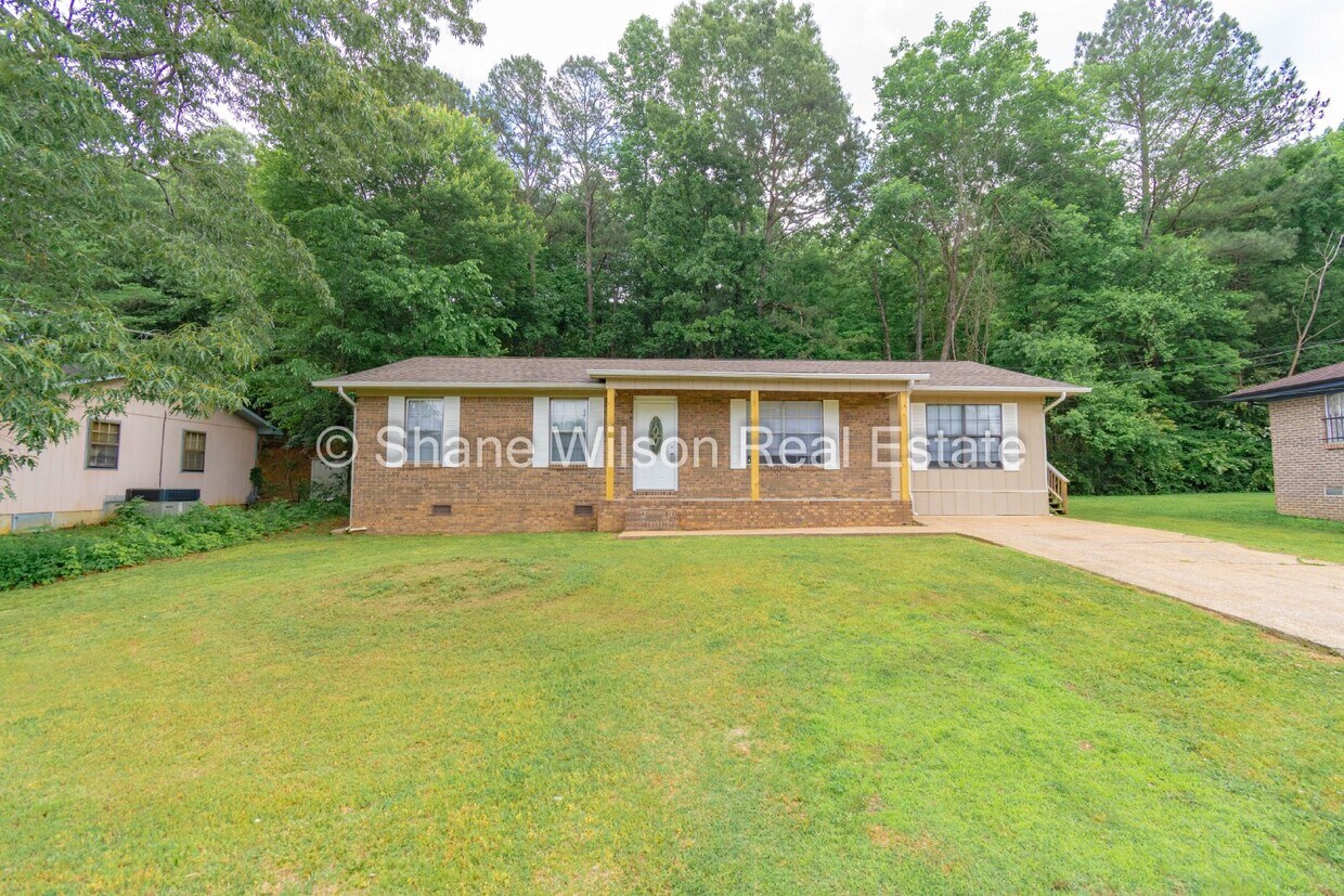 Primary Photo - Large 4 BR / 2.5 BA homefor lease in Rossv...
