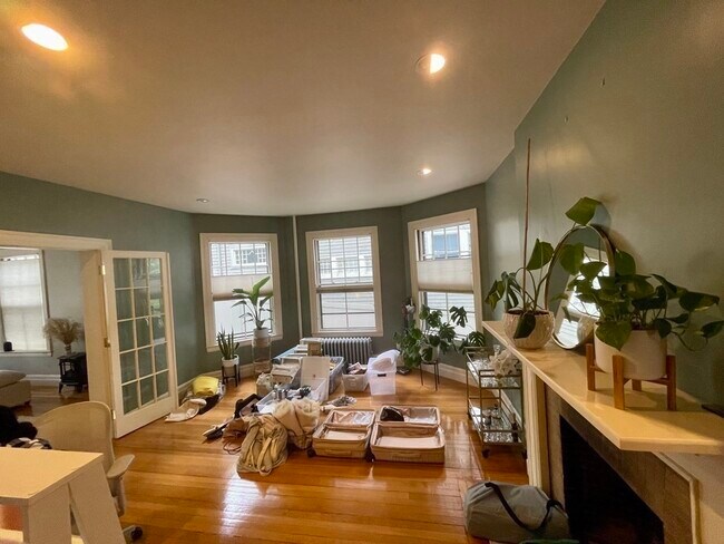 Building Photo - 79 Aspinwall Ave