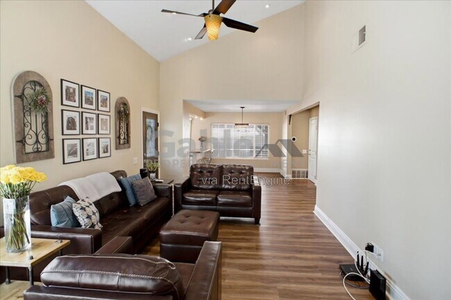 Foto del edificio - 24309 W Venturi Dr