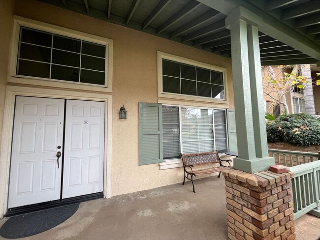 Foto del edificio - Beautiful 4 Bedroom Home with Solar, Spacious Yard & 3-Car Garage