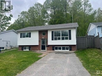 Building Photo - 807 Birchwood Dr