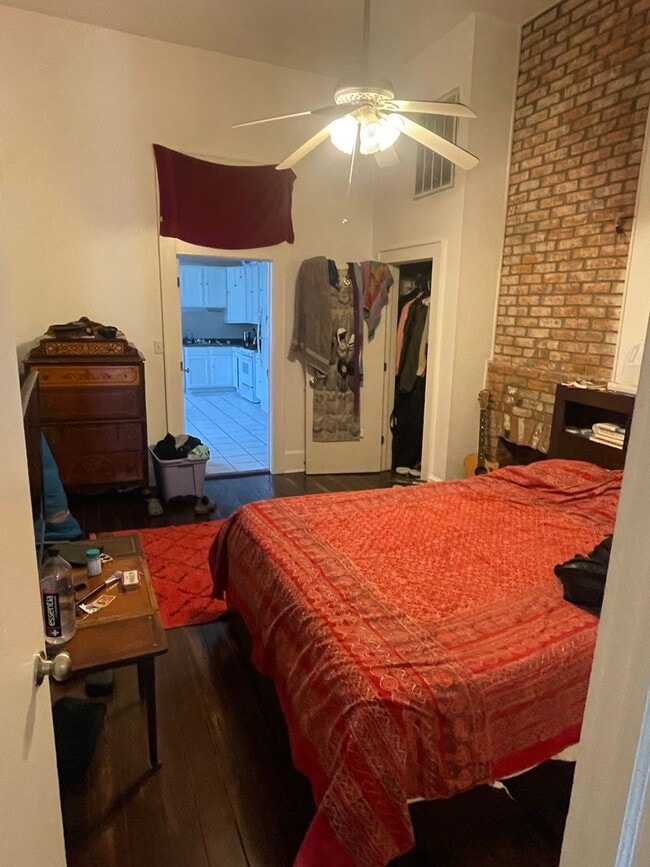 Foto del edificio - 1BD/1BA Shotgun w/ In Unit Washer and Dryer