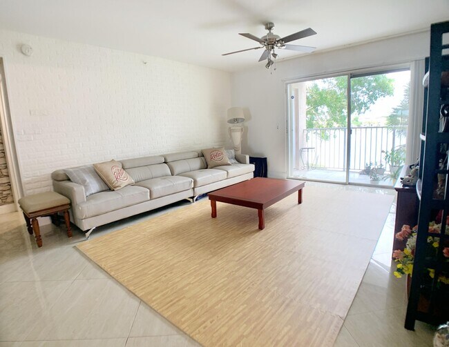 Foto del edificio - 5015 Wiles Rd