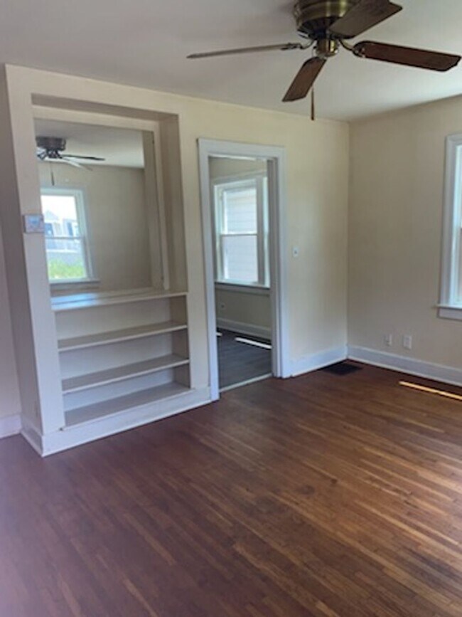 Foto del edificio - Updated Three Bedroom House in West Louisv...