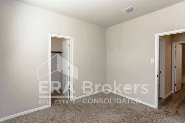 Building Photo - 1236 Grand Oak Trl