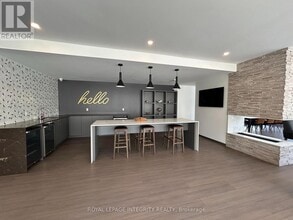 Building Photo - 435 Albert St