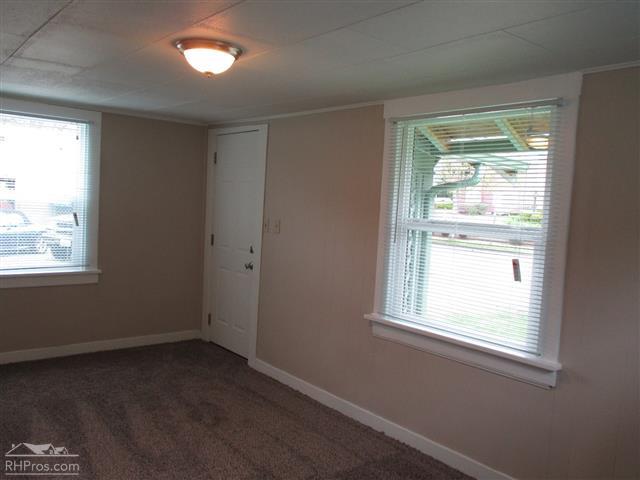 Building Photo - 8814 Edgewater Dr SW