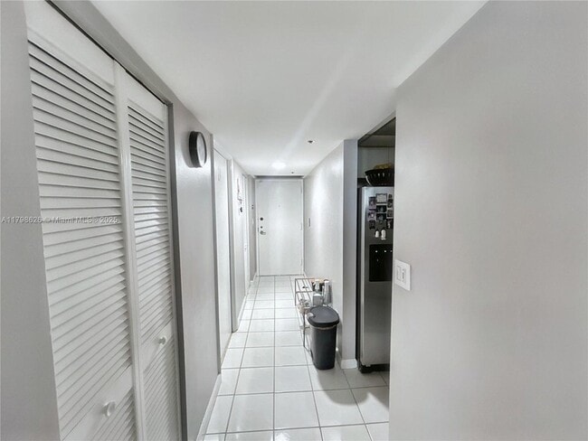 Building Photo - 1717 N Bayshore Dr