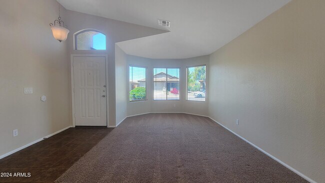 Foto del edificio - 5325 N 124th Ave