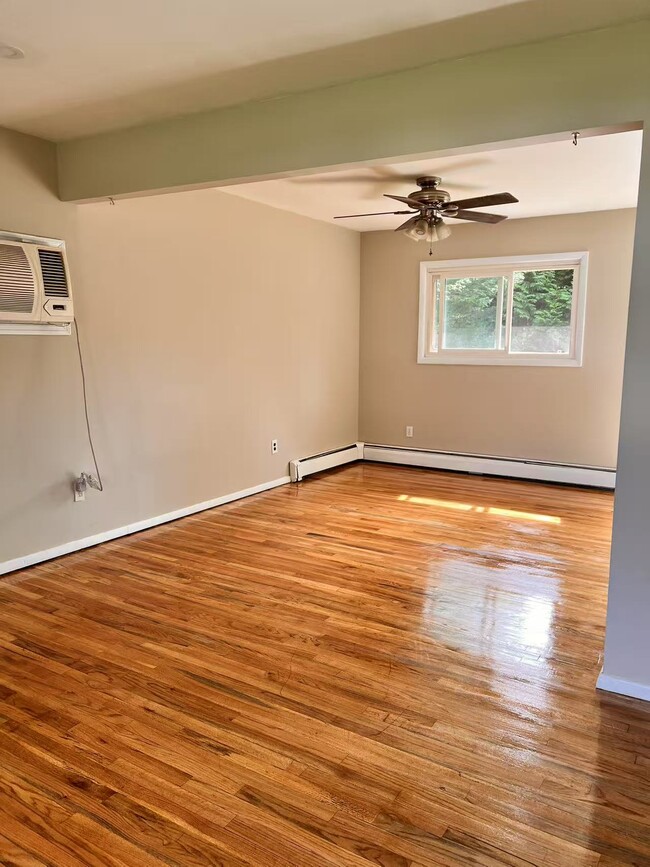 Building Photo - 46 Tangier Dr
