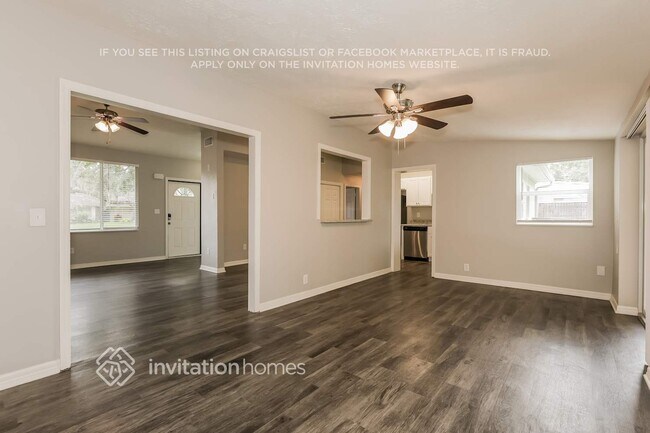 Building Photo - 813 E River Dr