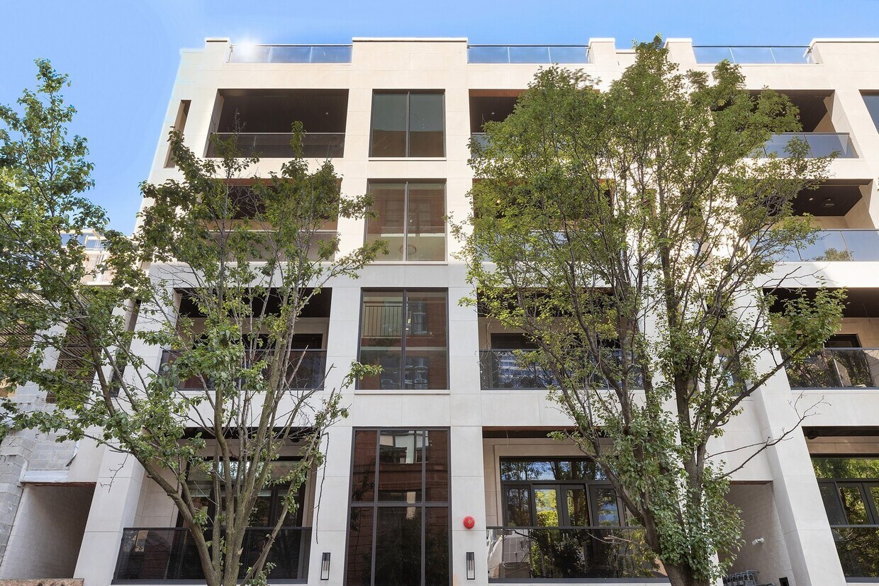 Primary Photo - 232 S Green St