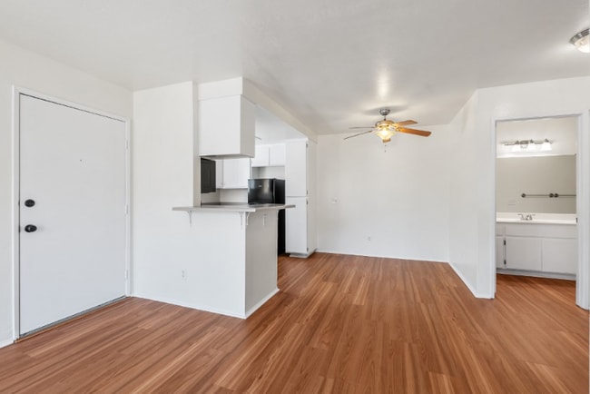 Building Photo - 215 Woodland Pkwy