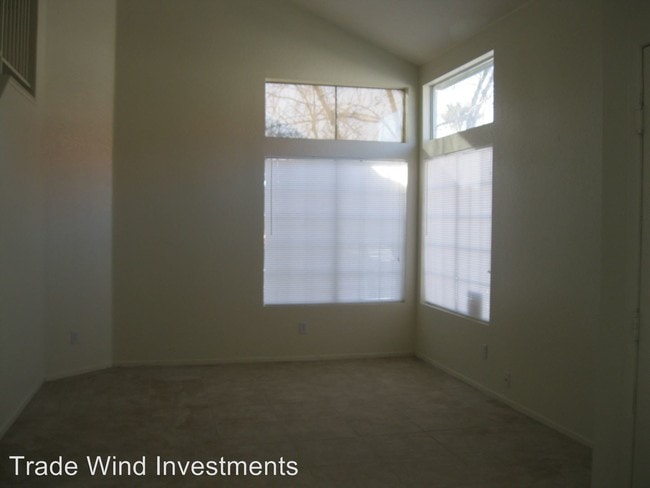 Foto del edificio - 5 br, 2.5 bath House - 4332 LAUREL HILL DR