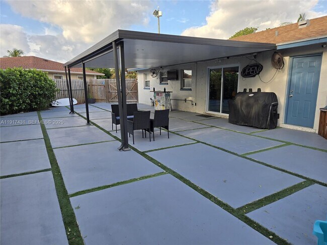 Foto del edificio - 2190 NE 1st Ln