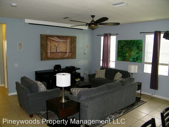 Foto del edificio - 9627 Oak Glade Ave