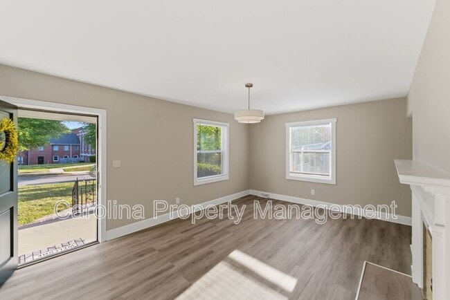 Foto del edificio - 2405 Greenland Ave