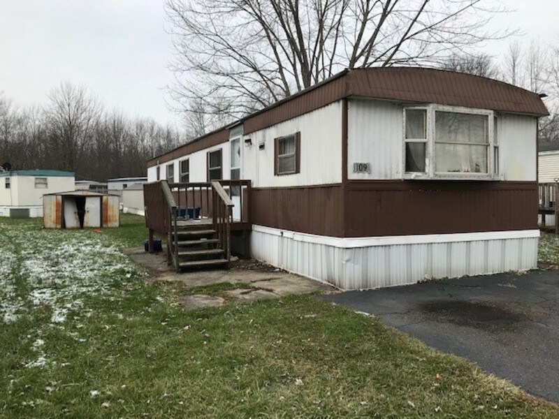 Primary Photo - 109 Queens Dr SW