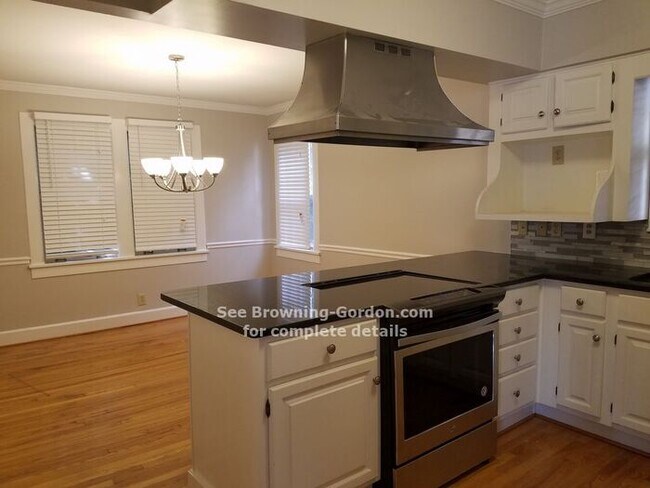 Building Photo - Two Bedroom Condo off of 21st Ave!